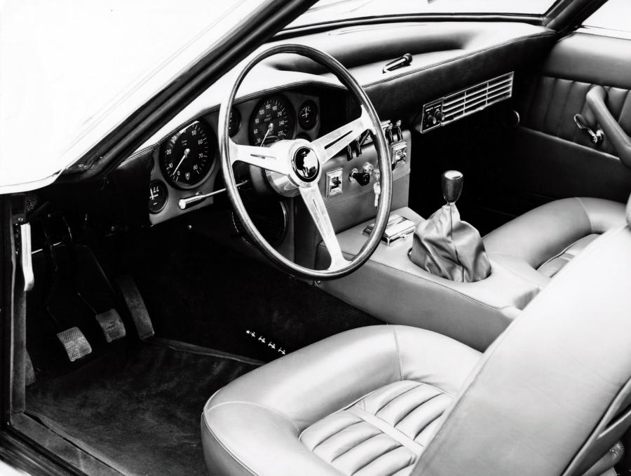 Интерьер Lamborghini Islero 400 GT 1968 года  (фото 4 из 7)